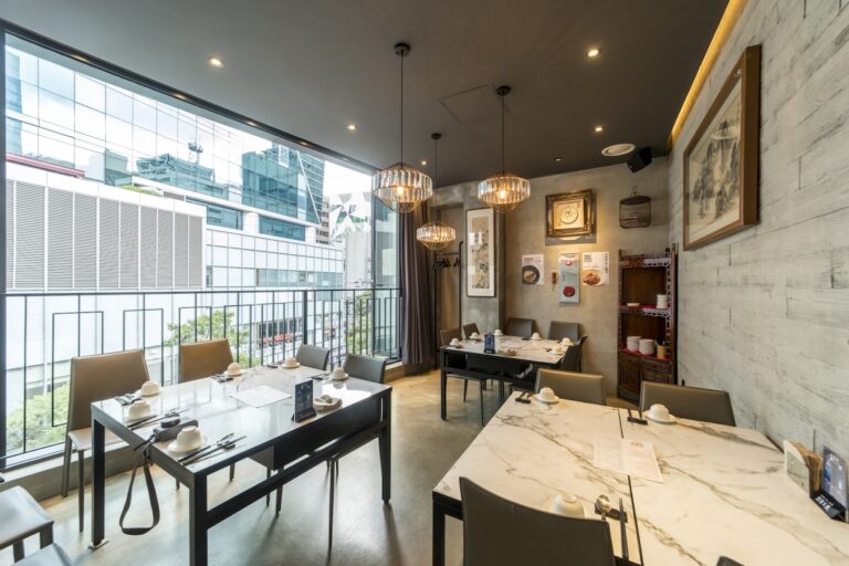 화교가 직접 운영하는 중식당(Chiness-Restaurant)의 이미지가 뚜렷한 내부 인테리어