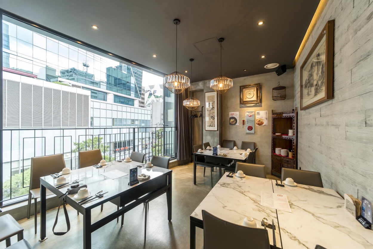 화교가 직접 운영하는 중식당(Chiness-Restaurant)의 이미지가 뚜렷한 내부 인테리어